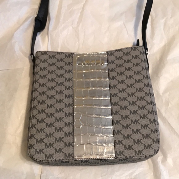 Michael Kors Handbags - Michael Kors Large Messenger Bag